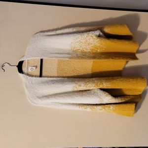 Georgeous  Anthropologie AKEMI & KIN SWEATER PERFECT CONDITION